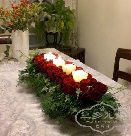 Christmas flower arrangement 1.jpg