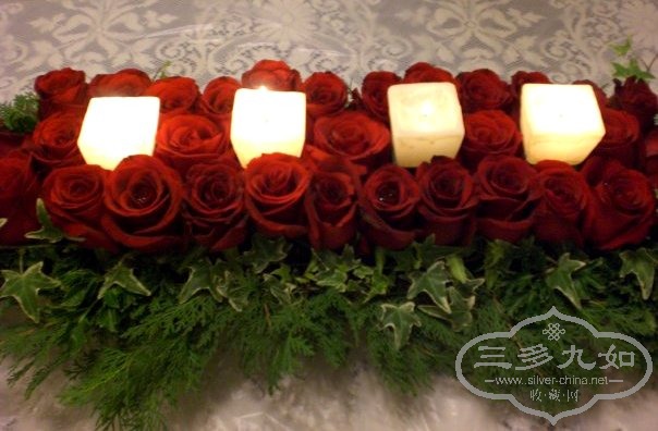 Christmas flower arrangement 3.jpg