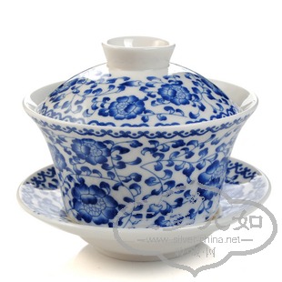Blue and White Porcelain Tureen Gaiwan 01.jpg