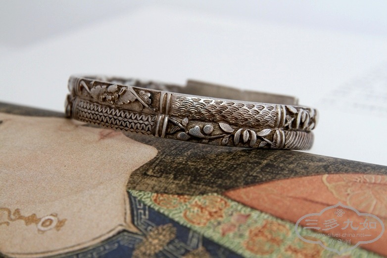 figural bangle 9046.JPG