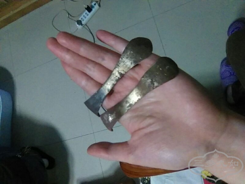 2560428